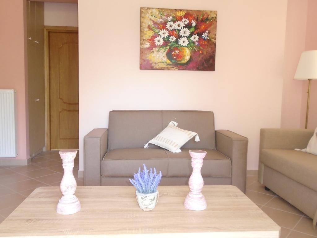 Socrates Family Apartments Kalligoni エクステリア 写真